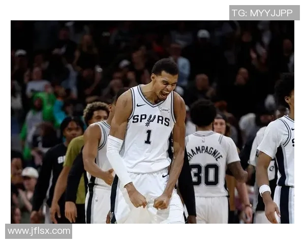 德阿隆福克斯的崛起之路与未来展望:从新秀到NBA明星的蜕变